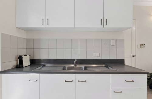 Clifton Beach Apartment | Stunning ,fully self contained ,2 bedroom apartment, just 200 metres from beach.
