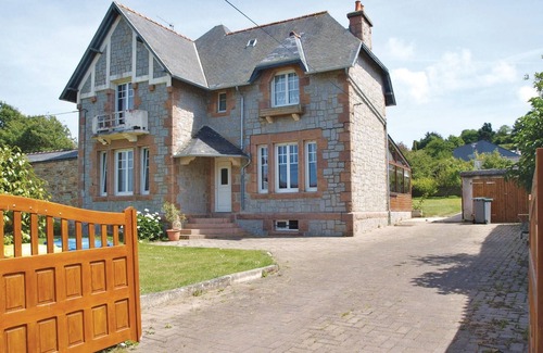 Tredrez-Locquemeau House | Stunning home in Tredrez-Locquemeau
