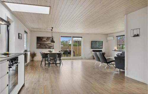 Aalbaek House | Stunning Home In Ålbæk With Kitchen