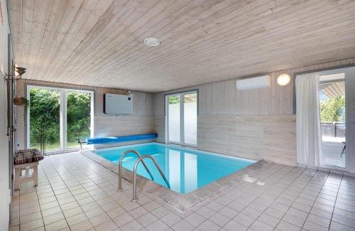 Egsmark Strand House | Stunning Home In Ebeltoft With Sauna, Swimming Pool And Wifi