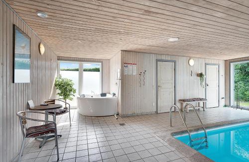 Egsmark Strand House | Stunning Home In Ebeltoft With Sauna, Swimming Pool And Wifi