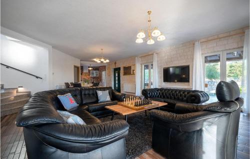 Ladevci House | Stunning Home In Ladevci With Wifi