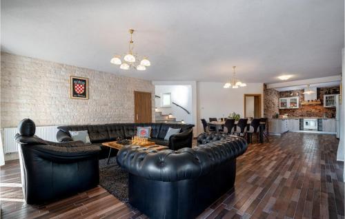 Ladevci House | Stunning Home In Ladevci With Wifi
