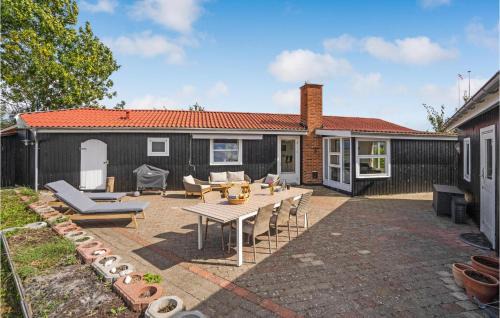 Hasmark Strand House | Stunning Home In Otterup With Kitchen