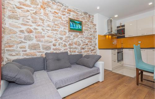 Drnis House | Stunning Home In Siritovci With Wifi