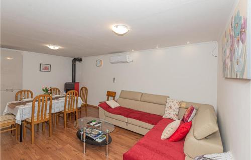 Drnis House | Stunning Home In Siritovci With Wifi