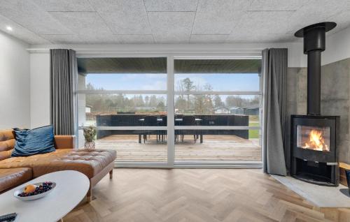 Skaven Strand House | Stunning Home In Tarm With Wifi