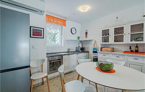 Cove Tri Zala (Zrnovo) House | Stunning Home In Viganj
