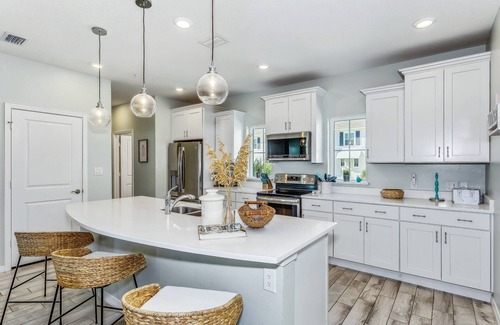 Ono Island House | Stunning Home | Pet Friendly | Bikes | Balcony w/Bed Swing | Fireplace | Beach Club | Pools | Golf