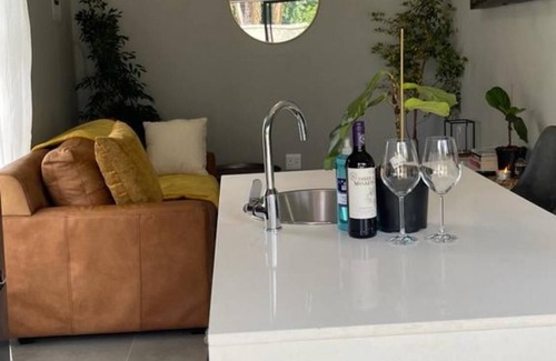 Bulawayo Apartment | Stunning Luxurious Studio in Malindela - 2044