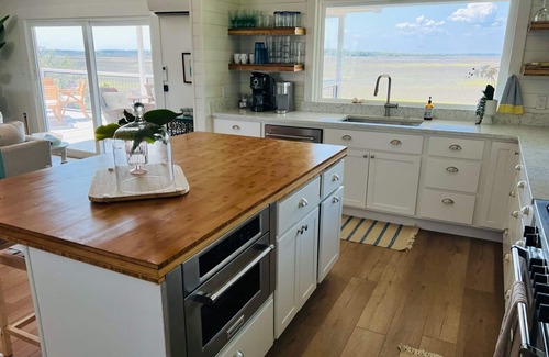 Folly Beach House | Stunning Marsh & Ocean Views. Freshly renovated in 2023!