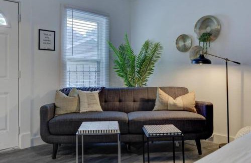 Central Gardens Apartment | Stunning Memphis Neighborhood Guest House