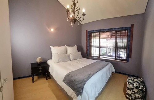 Glenvista Villa | Stunning Modern Rental Villa with Golf Course view