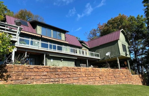 Free Union House | Stunning Mountain-Top Views w Hot Tub & 6 Bedrooms