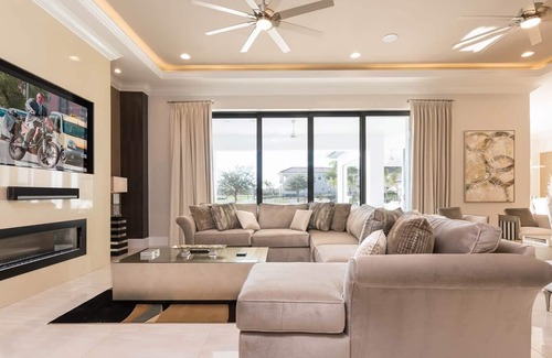 Reunion House | Stunning Oasis with Water Views at Reunion