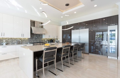 Reunion House | Stunning Oasis with Water Views at Reunion