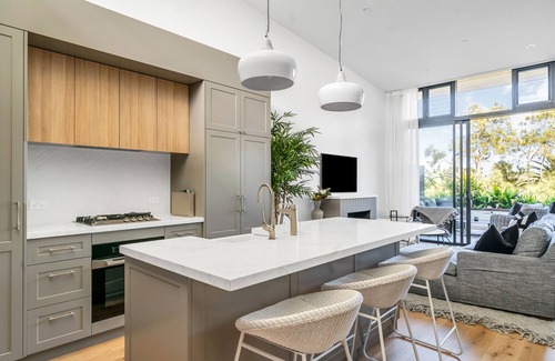Collaroy Apartment | Stunning Penthouse with 3 beds 2 bath, balcony and courtyard
