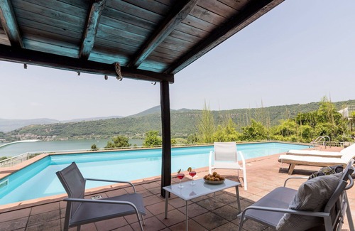 Lake Bracciano Villa | Stunning private villa for 10 people with WIFI, A/C, private pool, TV, terrace and pets allowed