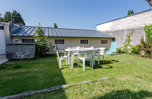 Le Home House | Stunning private villa for 4 people with WIFI, TV and pets allowed