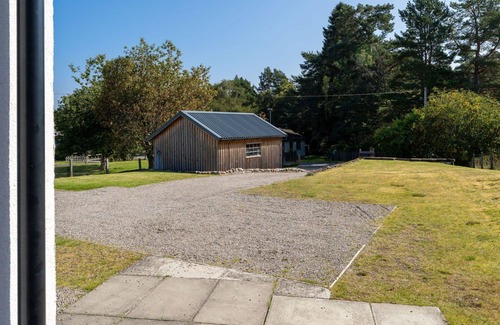 Nethy Bridge House | Stunning private villa for 6 people with WIFI, TV, patio and pets allowed