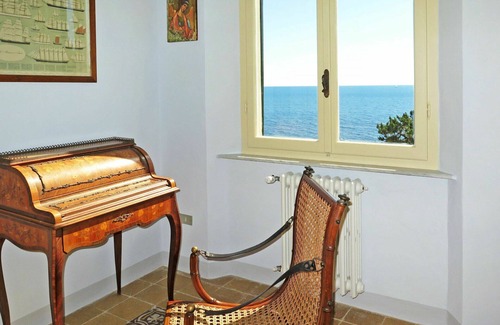 San Piero a Grado Villa | Stunning private villa for 9 people with WIFI, TV, patio and pets allowed