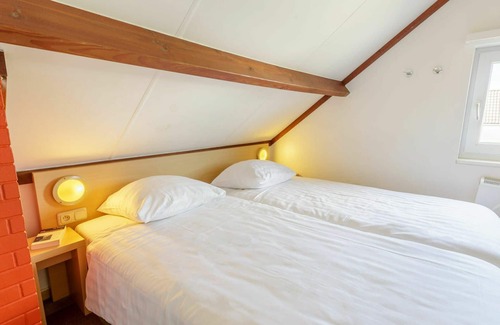 Koksijde House | Stunning private villa for 8 people with pool, WIFI, TV, terrace and parking