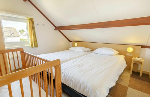 Koksijde House | Stunning private villa for 8 people with pool, WIFI, TV, terrace and parking
