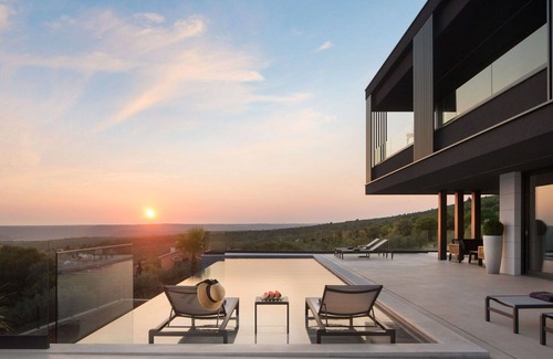 Brovinje Villa | Stunning private villa with private pool, A/C, hot tub, WIFI, TV, terrace and panoramic view