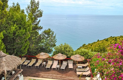 Sperlonga Villa | Stunning private villa for 17 people with private pool, WIFI, hot tub, TV, patio and pets allowed
