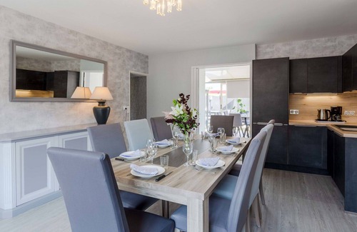 Creances House | Stunning private villa for 8 guests with WIFI, TV, terrace and pets allowed