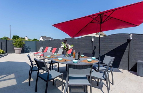 Creances House | Stunning private villa for 8 guests with WIFI, TV, terrace and pets allowed