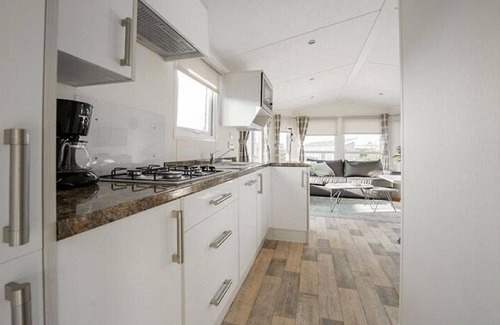 Linden House | Stunning private villa for 4 guests with WIFI, TV and terrace