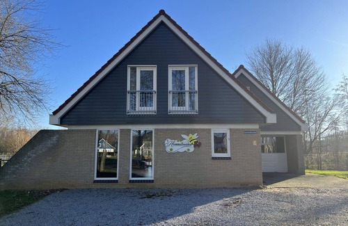 Susteren House | Stunning private villa for 16 people with WIFI, pool, TV and terrace