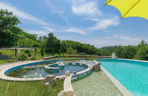 Momjan Villa | Stunning private villa for 6 people with private pool, A/C, WIFI, terrace and pets allowed