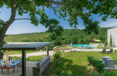 Momjan Villa | Stunning private villa for 6 people with private pool, A/C, WIFI, terrace and pets allowed