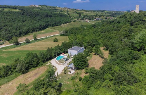 Momjan Villa | Stunning private villa for 6 people with private pool, A/C, WIFI, terrace and pets allowed