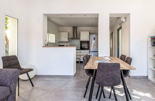 Le Mourillon Villa | Stunning private villa for 4 guests with A/C, WIFI, TV and terrace