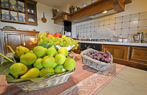 Cortona Villa | Stunning private villa for 12 guests with WIFI, private pool, TV, patio and panoramic view