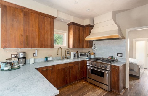 Redwood City House | Stunning Tuscan style Home w/breathtaking view, near the ocean, city and trails