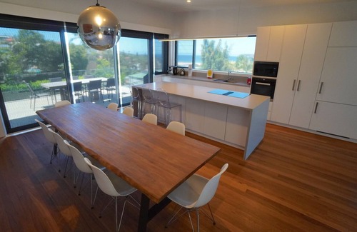 Dee Why House | Stunning ultramodern home overlooking beautiful beach
