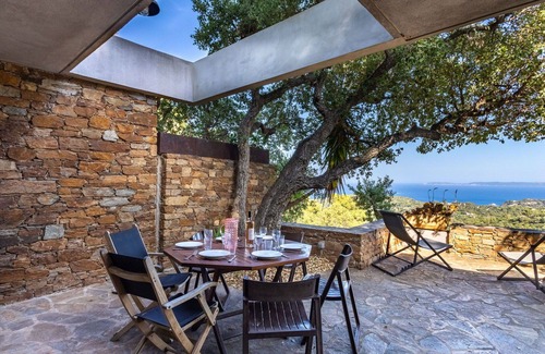 Cap Benat House | Stunning villa for 6 guests with WIFI, TV and terrace