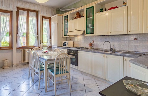 Porto Ceresio House | Stunning villa for 7 people with WIFI, TV and balcony