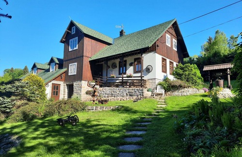 Korenov Villa | Stunning villa for 10 guests with WIFI, hot tub and TV