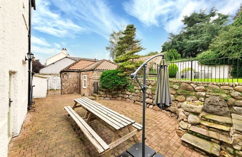 Catterick House | Stunning villa for 14 people with hot tub, WIFI, TV, pets allowed and parking