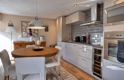 Buxton House | Stunning villa for 12 people with WIFI and pets allowed