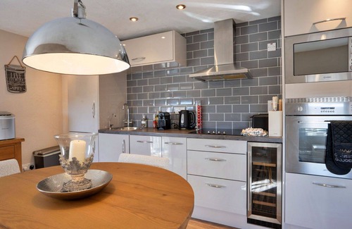 Buxton House | Stunning villa for 12 people with WIFI and pets allowed