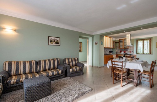 Gottasecca House | Stunning villa for 7 people with WIFI, hot tub, TV, patio, pets allowed and panoramic view