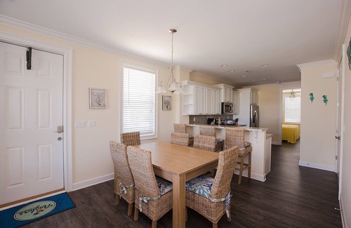 Marathon Villa | Stunning & Welcoming Pool Home on Canal