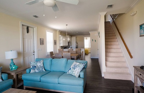 Marathon Villa | Stunning & Welcoming Pool Home on Canal