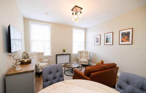 Dunfermline Apartment | Stylish 1-Bed Apartment in the Heritage Quarter